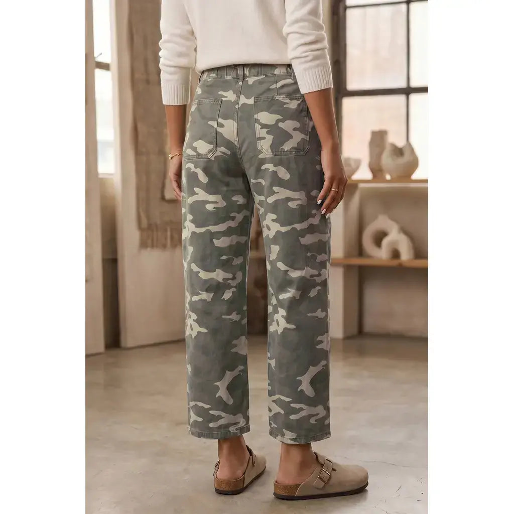 Green Leopard Printed Drawstring Elastic Waistband Pocketed Barrel Jeans