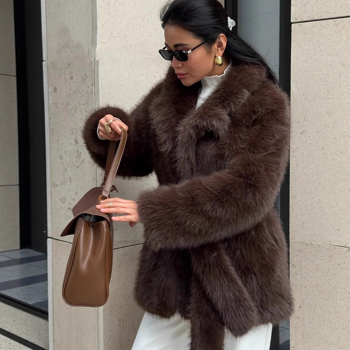 Mid-length Fox-fur Coat With A Belt - Image 4