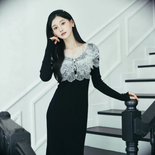 Lace-Panel Long-Sleeve Mermaid Knit Dress