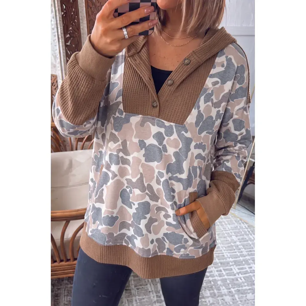 Khaki Camouflage Print Waffled Patchwork Loose Pullover Hoodie