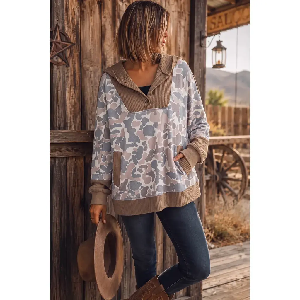 Khaki Camouflage Print Waffled Patchwork Loose Pullover Hoodie - Image 2