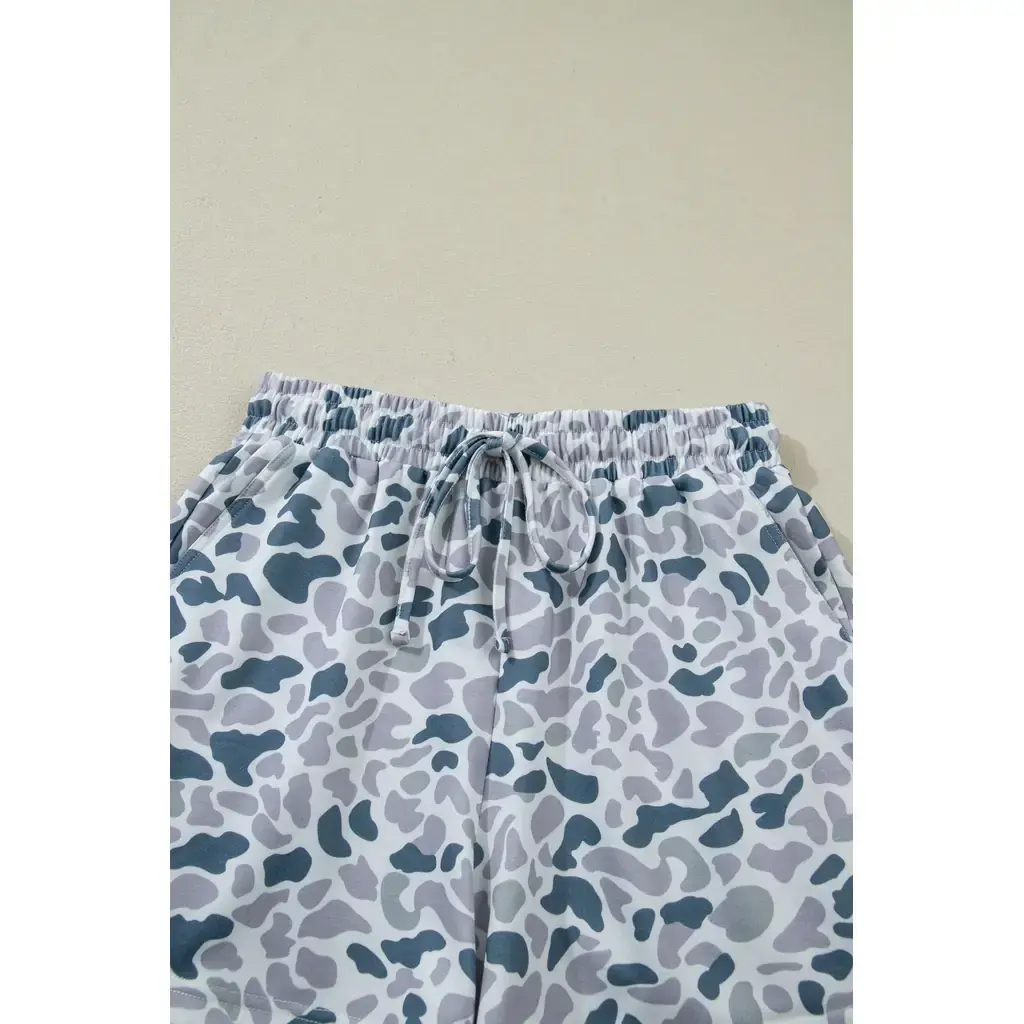 Multicolour Abstract Patterned Polo Collar T Shirt and Shorts Set - Image 17